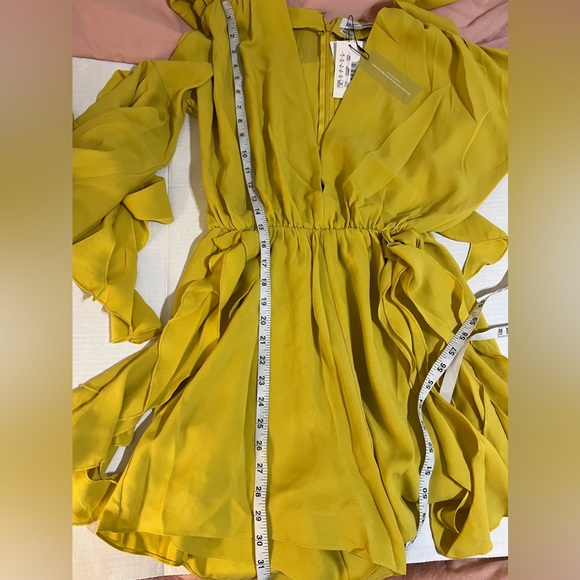 Andrean Iyama lemon ruffles shorts rompers - Picture 5 of 9